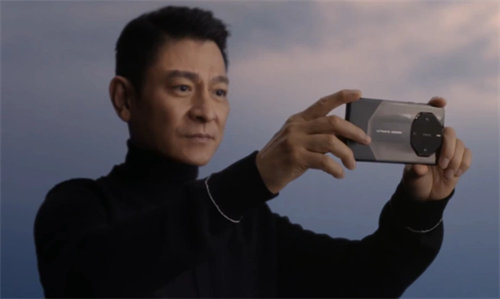 华为Mate60 RS非凡***版预约破百万
